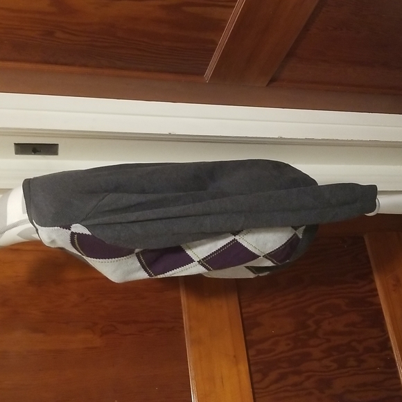 Arrow Argyle V-Neck Knitted Sweater by 82 Zero, Size Large - Picture 3 of 5